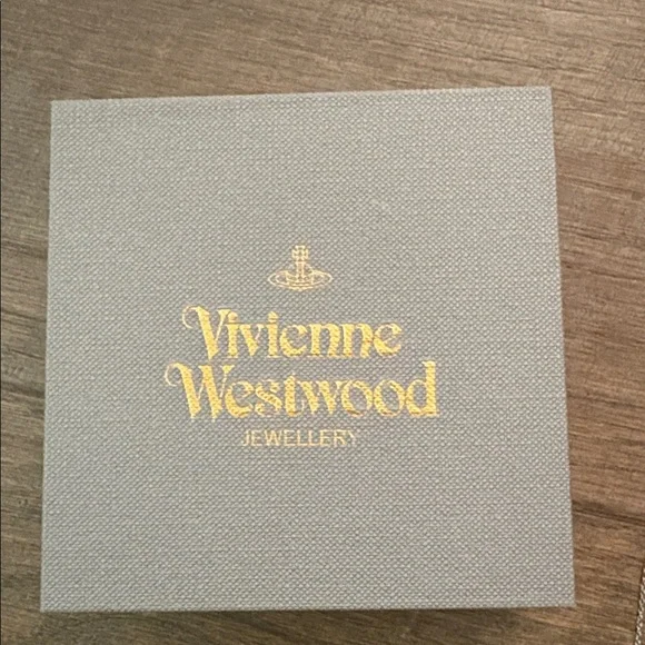 Vivienne Westwood Orb Safety Pin necklace - Picture 4 of 4